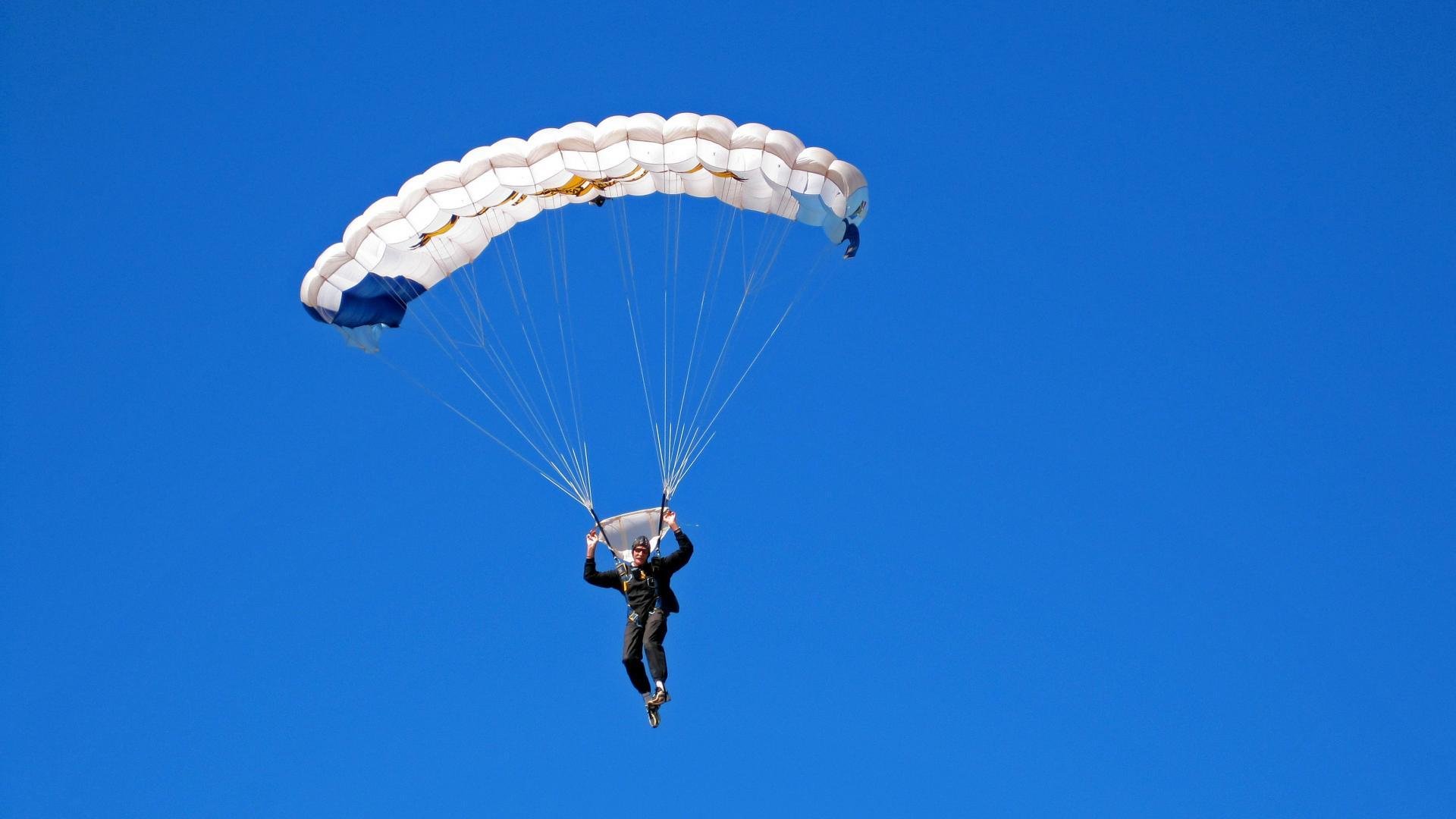 赛后点评：教练盛赞团队合作精神！，专业的教练团队口号